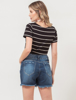 SHORTS JEANS COM RECORTE FRONTAL